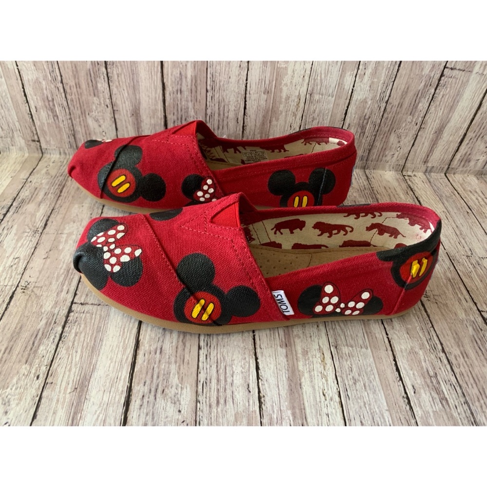Red Toms Size 7M